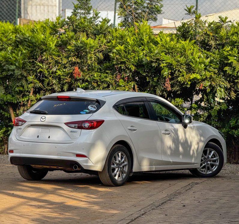 
								Mazda Axela full									