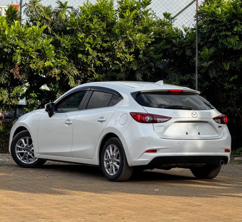 
								Mazda Axela full									