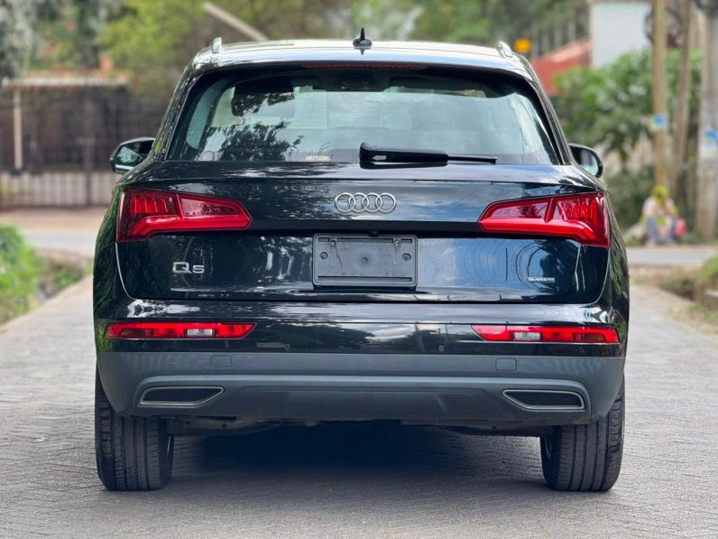 
								Audi Q5 full									