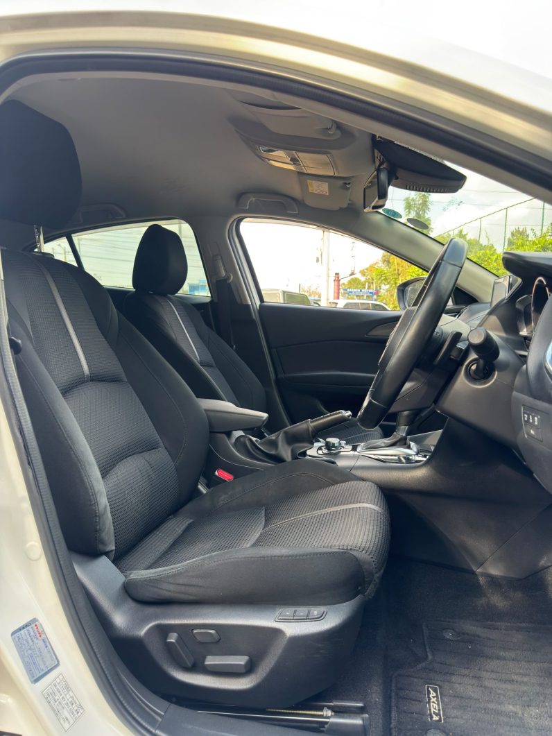 
								Mazda Axela full									