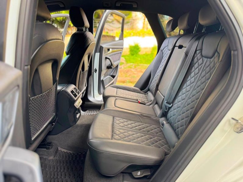 
								Audi SQ5 full									