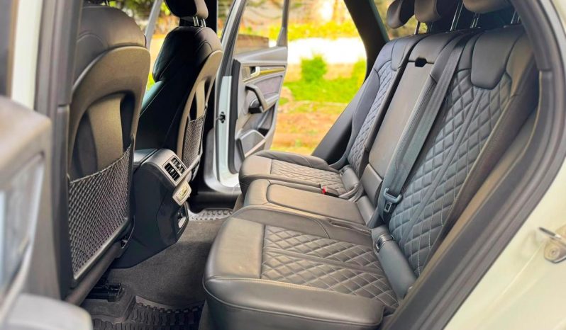 
								Audi SQ5 full									