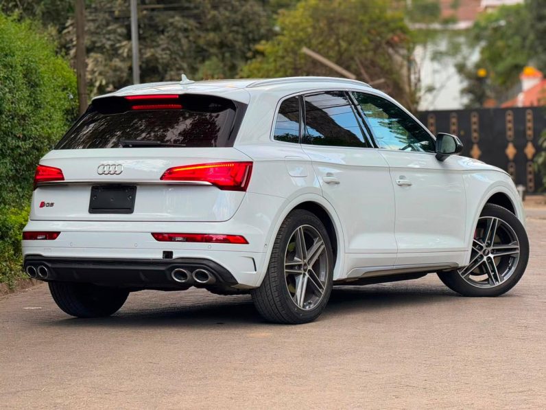 
								Audi SQ5 full									