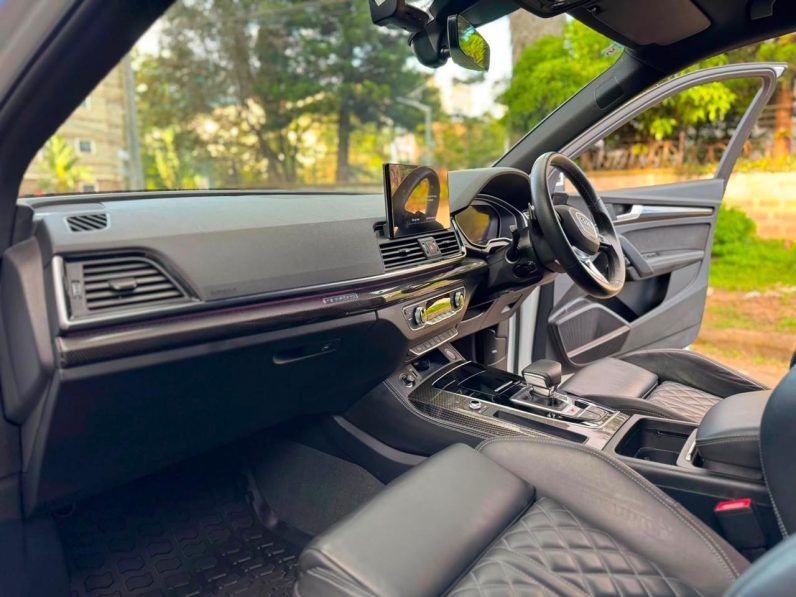 
								Audi SQ5 full									