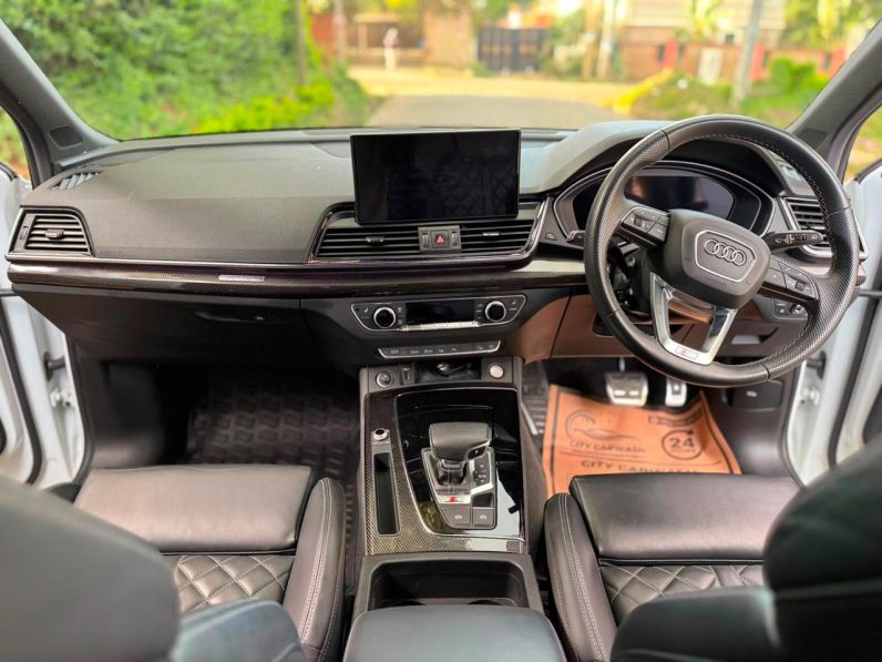 
								Audi SQ5 full									
