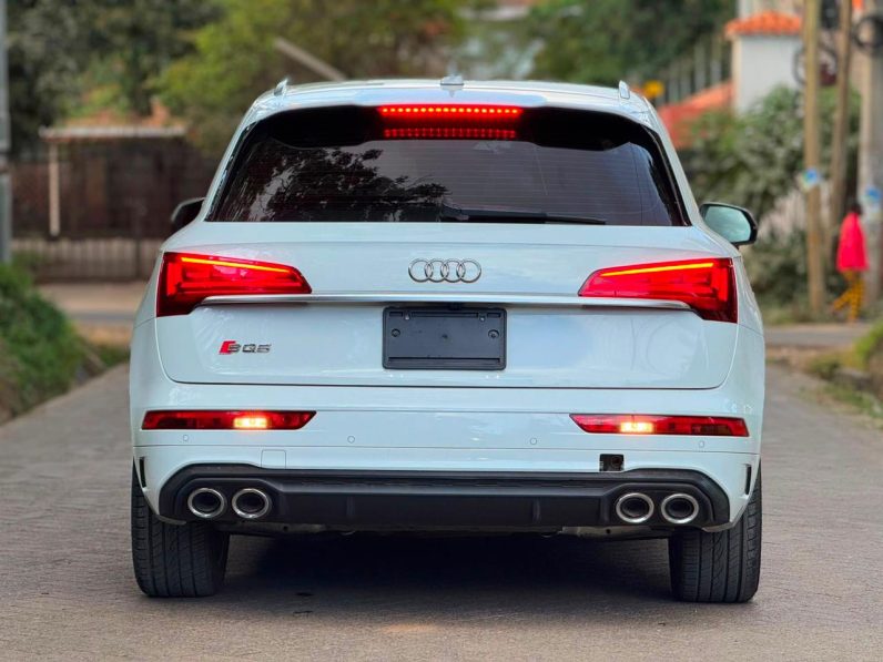 
								Audi SQ5 full									