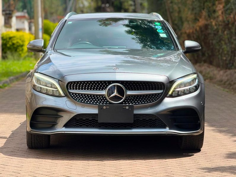 
								Mercedes Benz C180 full									