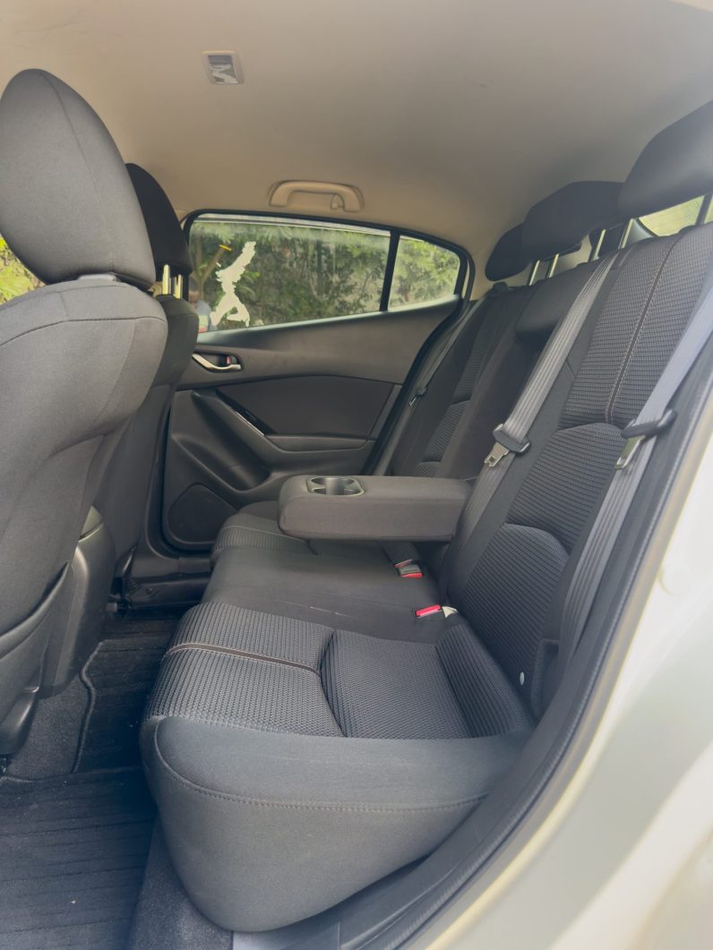 
								Mazda Axela full									