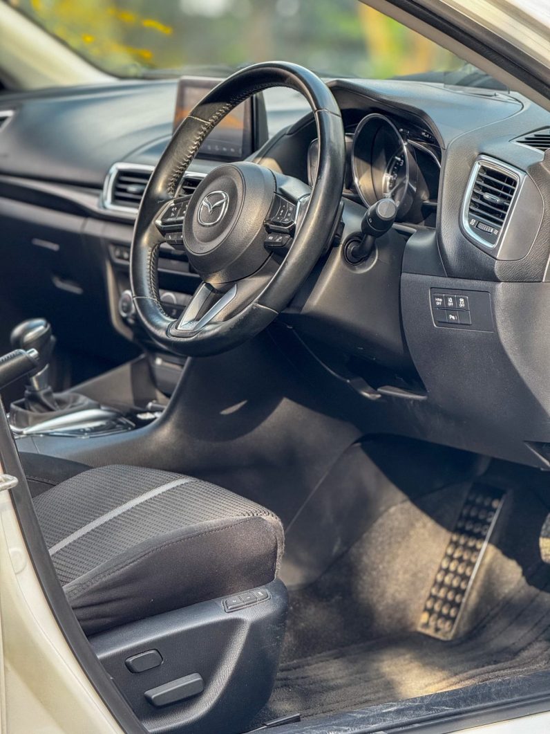 
								Mazda Axela full									