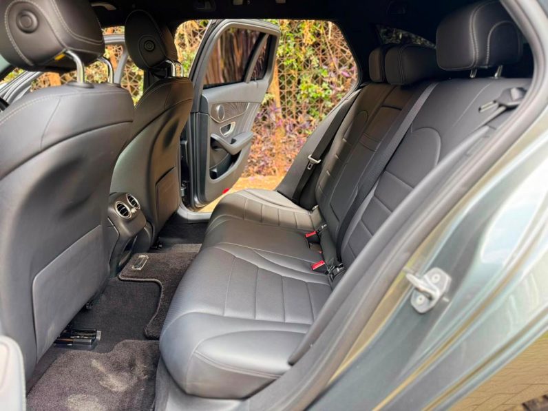 
								Mercedes Benz C180 full									