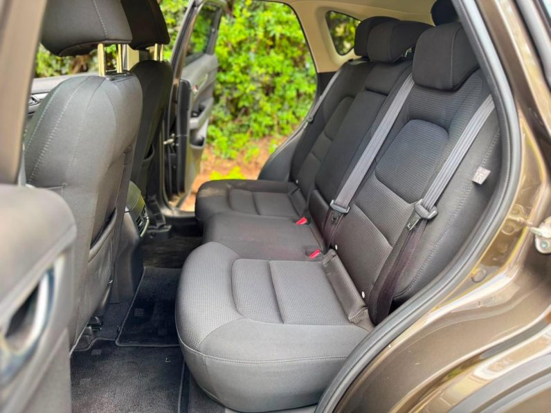 
								Mazda CX-5 full									