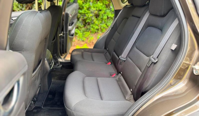 
								Mazda CX-5 full									