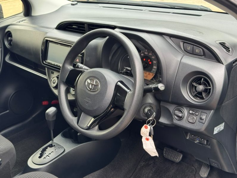 
								Toyota Vitz full									