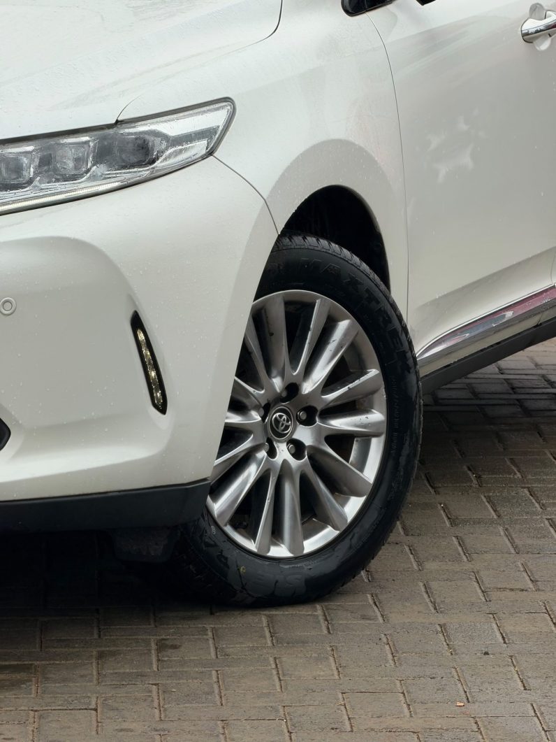 
								Toyota Harrier full									