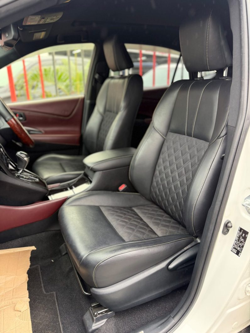
								Toyota Harrier full									