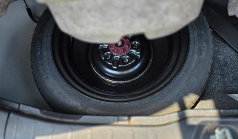 
								Toyota Esquire full									