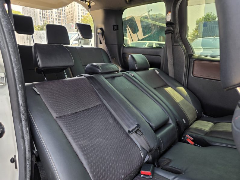 
								Toyota Esquire full									