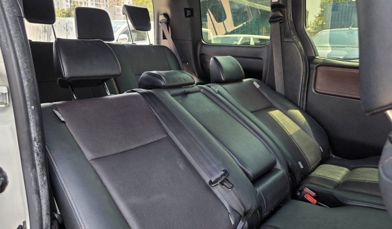 
								Toyota Esquire full									