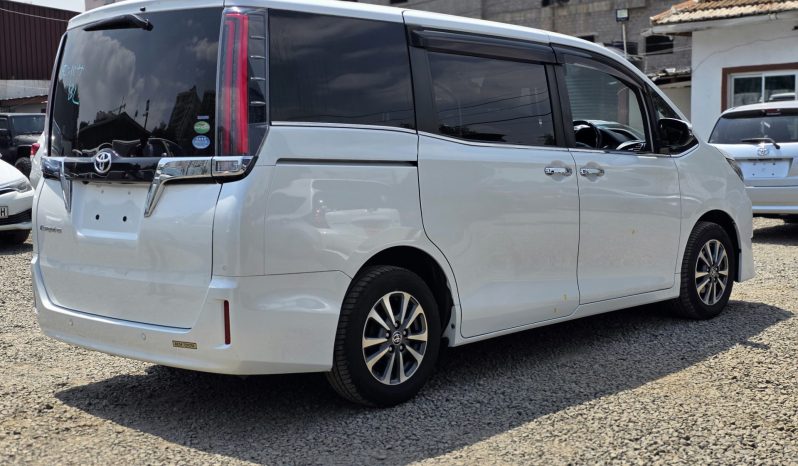 
								Toyota Esquire full									
