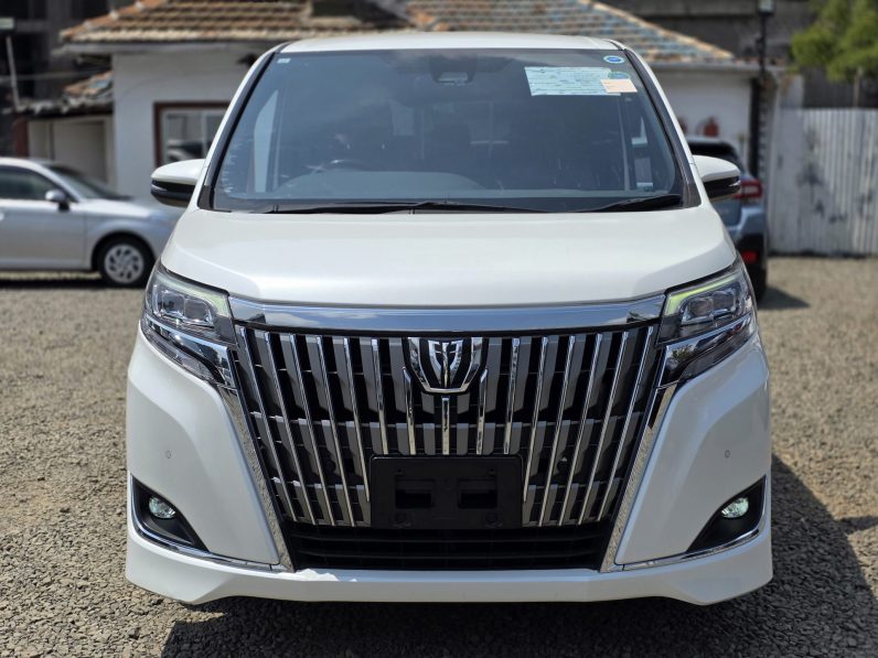 
								Toyota Esquire full									