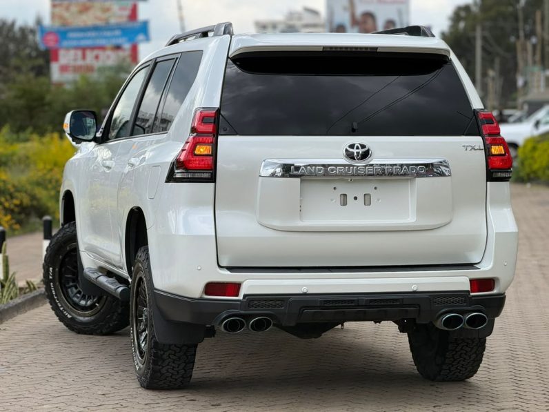 
								Toyota Landcruiser Prado TXL full									