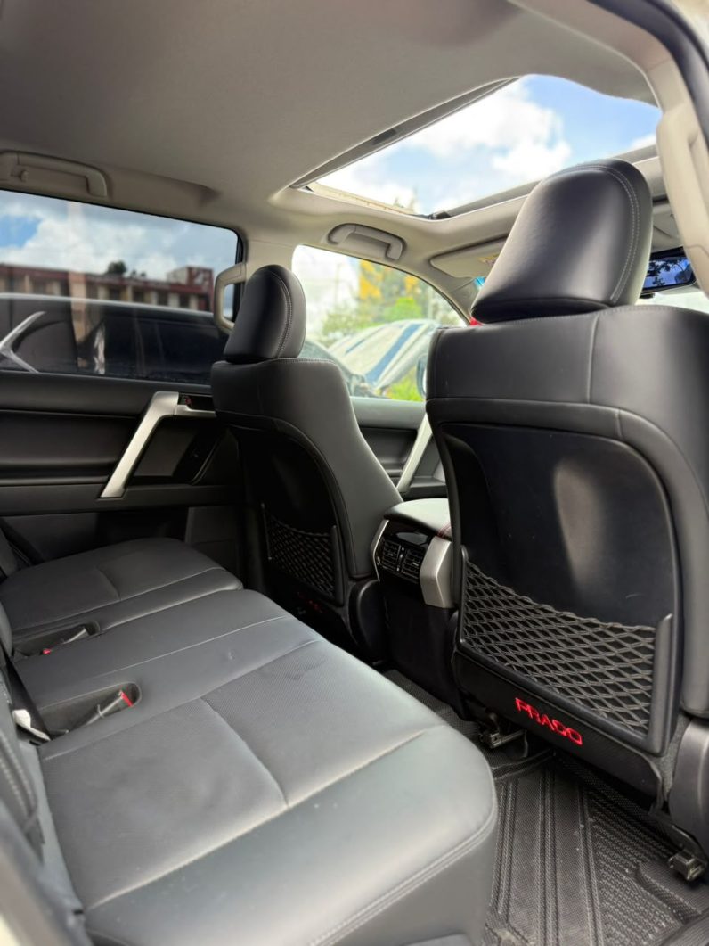 
								Toyota Landcruiser Prado TXL full									