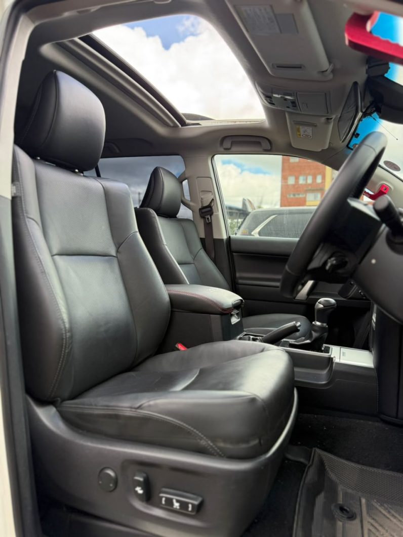 
								Toyota Landcruiser Prado TXL full									