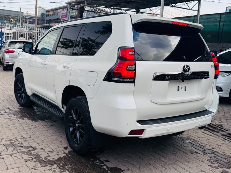 
								Toyota Land Cruiser Prado TXL full									