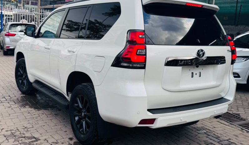 
								Toyota Land Cruiser Prado TXL full									