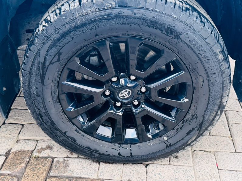 
								Toyota Land Cruiser Prado TXL full									