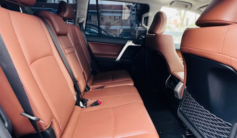 
								Toyota Land Cruiser Prado TXL full									