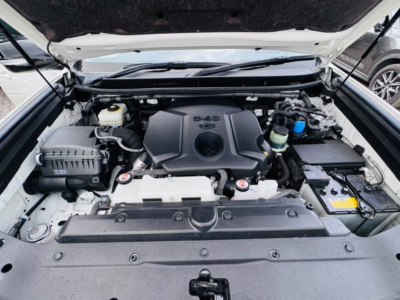 
								Toyota Land Cruiser Prado TXL full									