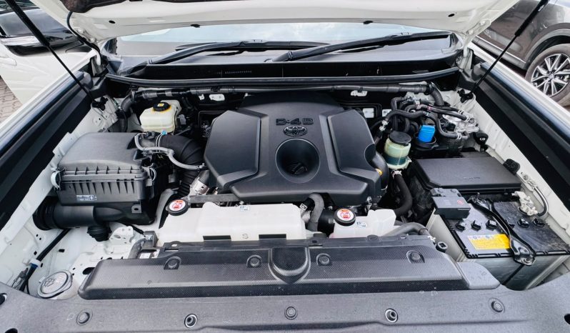 
								Toyota Land Cruiser Prado TXL full									