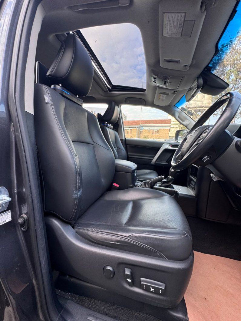 
								Toyota Land Cruiser Prado TXL full									