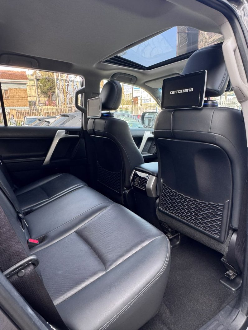 
								Toyota Land Cruiser Prado TXL full									
