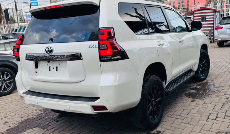 
								Toyota Land Cruiser Prado TXL full									