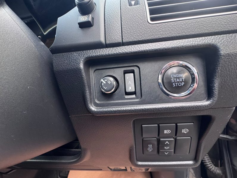 
								Toyota Land Cruiser Prado TXL full									