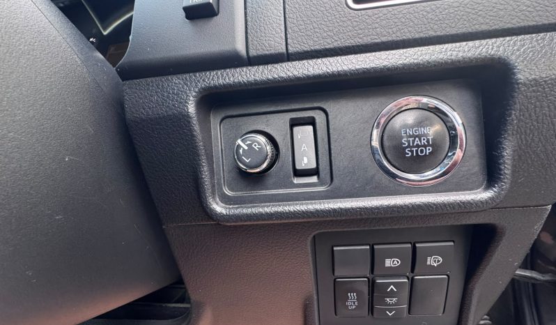 
								Toyota Land Cruiser Prado TXL full									