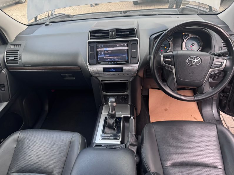 
								Toyota Land Cruiser Prado TXL full									