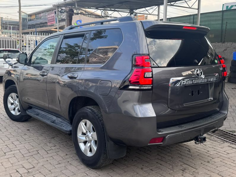 
								Toyota Land Cruiser Prado TXL full									