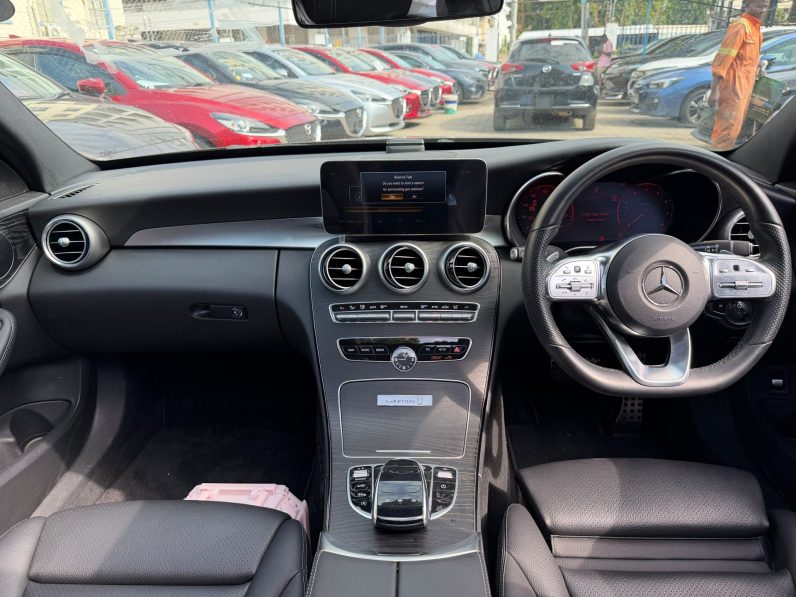 
								Mercedes Benz C200 full									