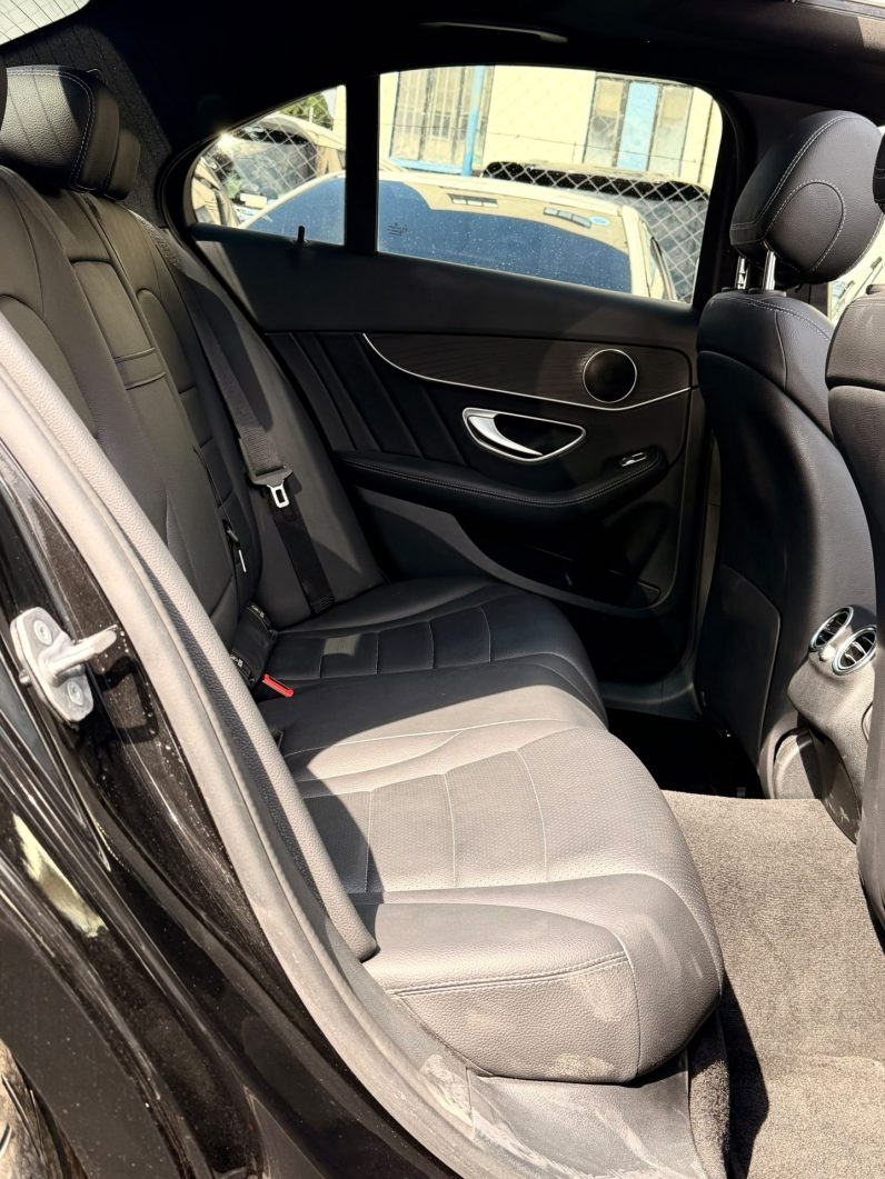 
								Mercedes Benz C200 full									