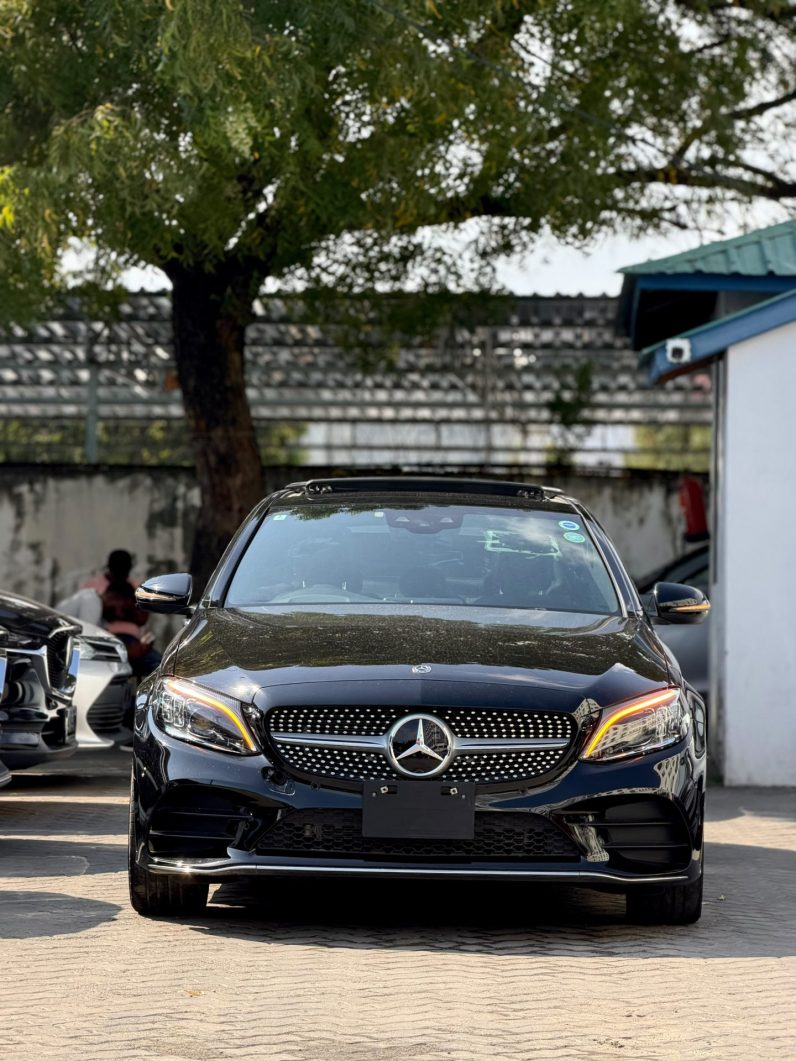 
								Mercedes Benz C200 full									