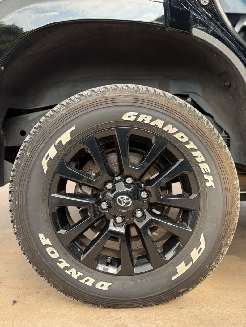 
								Toyota Land Cruiser Prado TXL full									