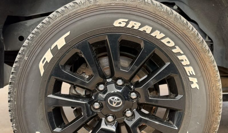 
								Toyota Land Cruiser Prado TXL full									