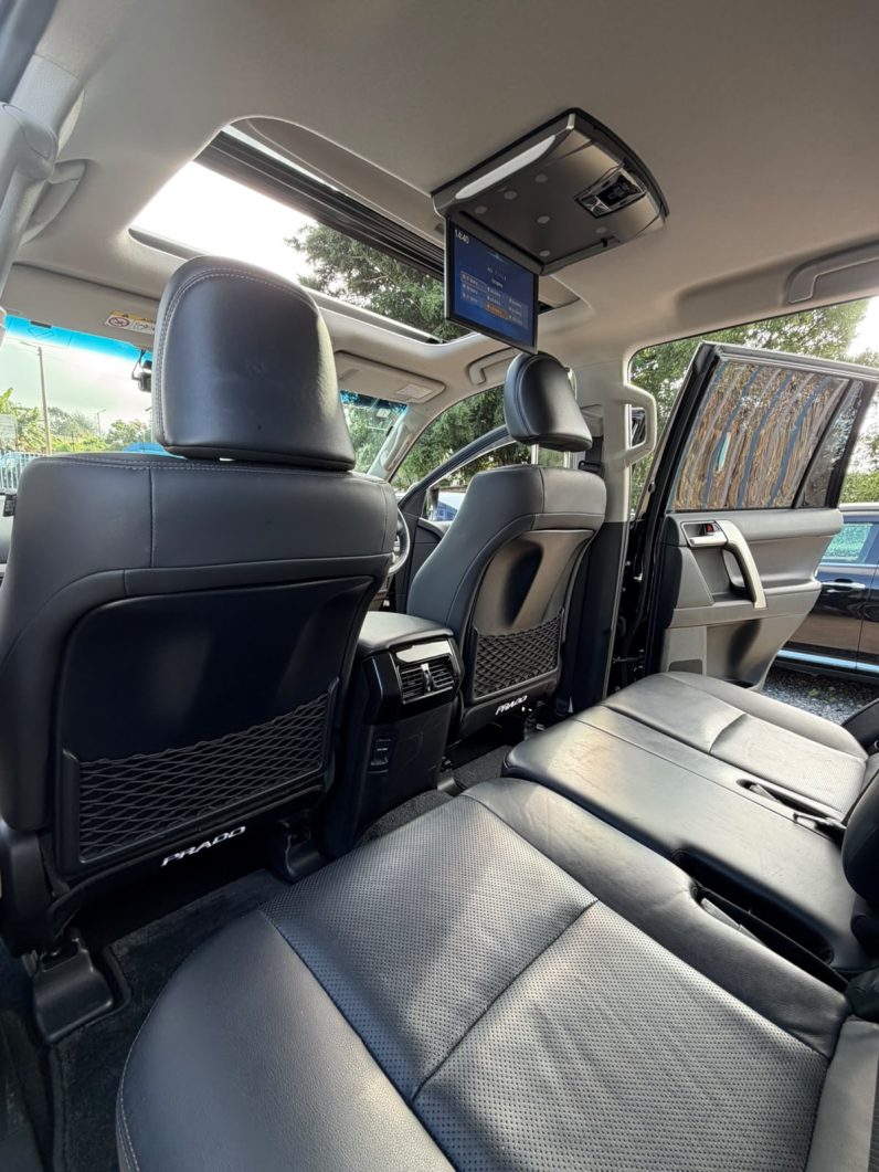 
								Toyota Land Cruiser Prado TXL full									