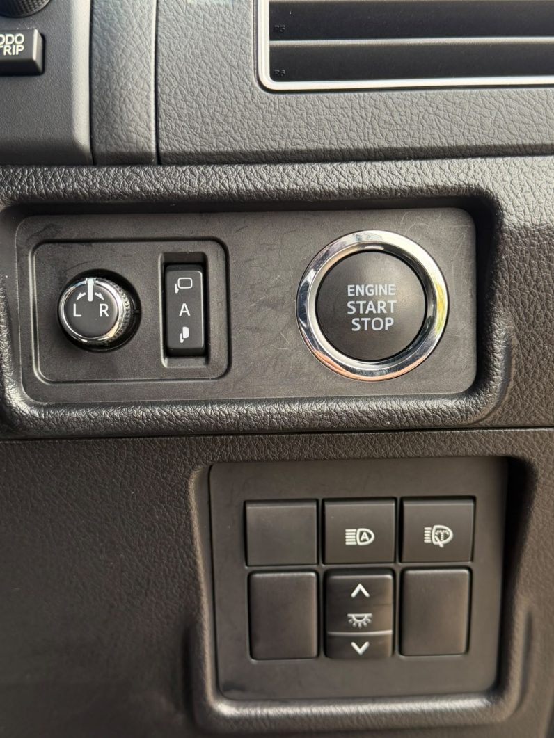 
								Toyota Land Cruiser Prado TXL full									