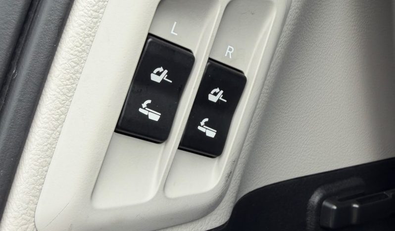 
								Toyota Land Cruiser Prado TXL full									