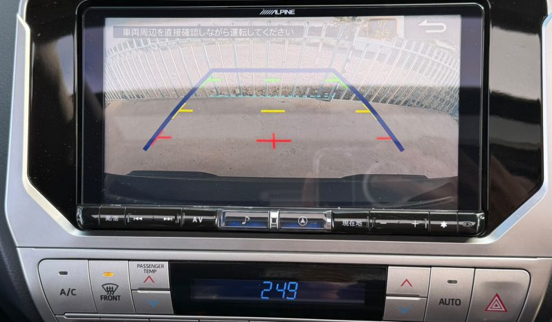 
								Toyota Land Cruiser Prado TXL full									