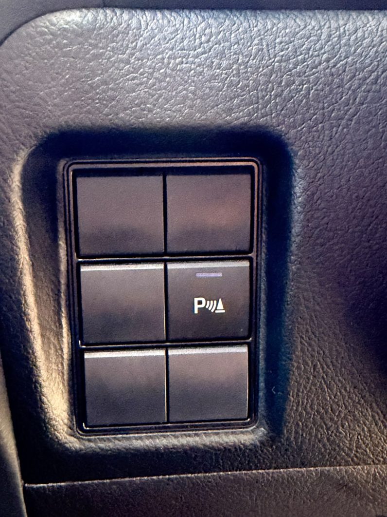 
								Toyota Land Cruiser Prado TXL full									